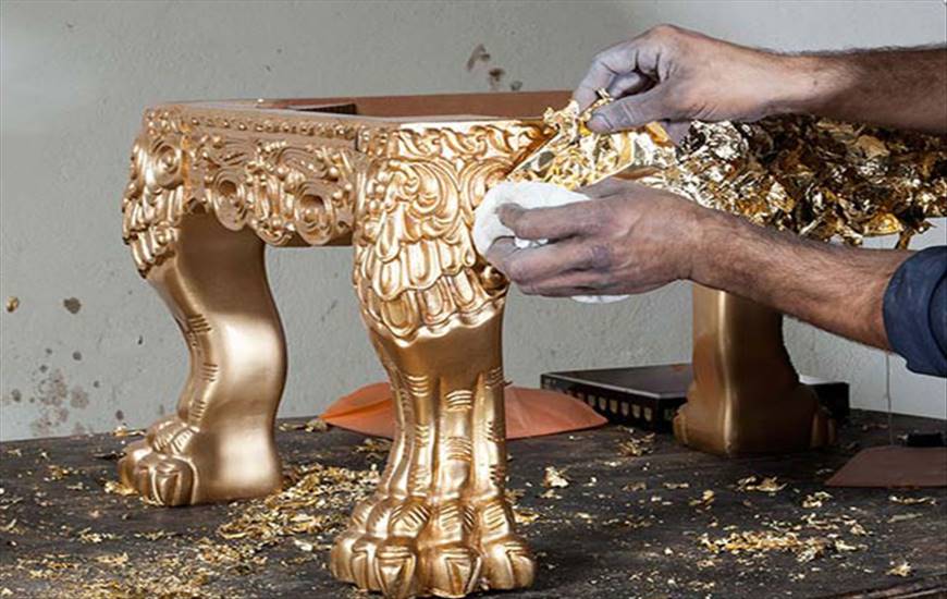 میز کار شده با ورق طلا
