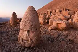 مجسمه_های کوه نمرود (The Statues Of Mount Nemrut)